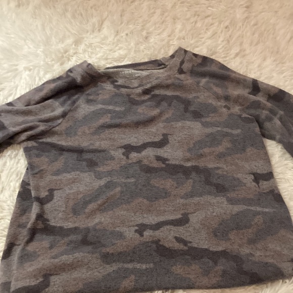 Super adorable army printed long sleeve sweater from American eagle - Picture 3 of 3